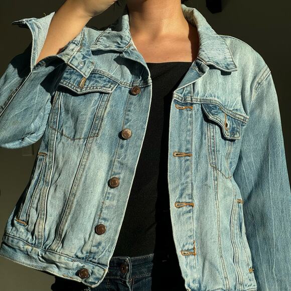 Forever 21 Women Blue Jean Jacket Ombre Light Faded Denim Relaxed Fit Size Large - Picture 2 of 4